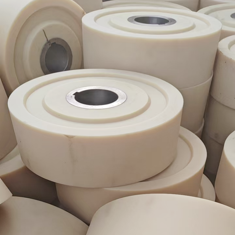 鐵心尼龍輪生產廠家  大規格尼龍輪加工 耐磨尼龍軸承輪 注塑尼龍輪供應